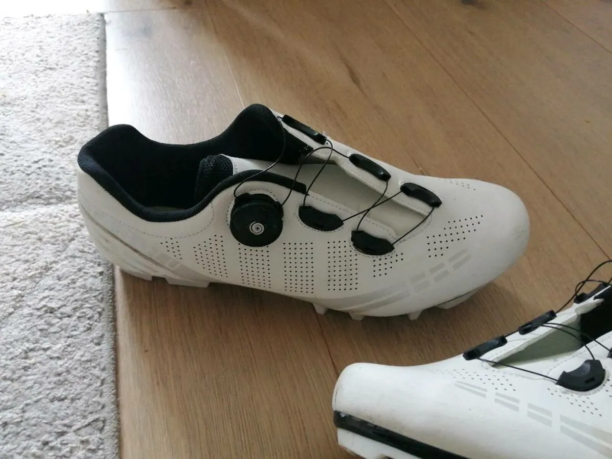 Cycling shoes - Image 1