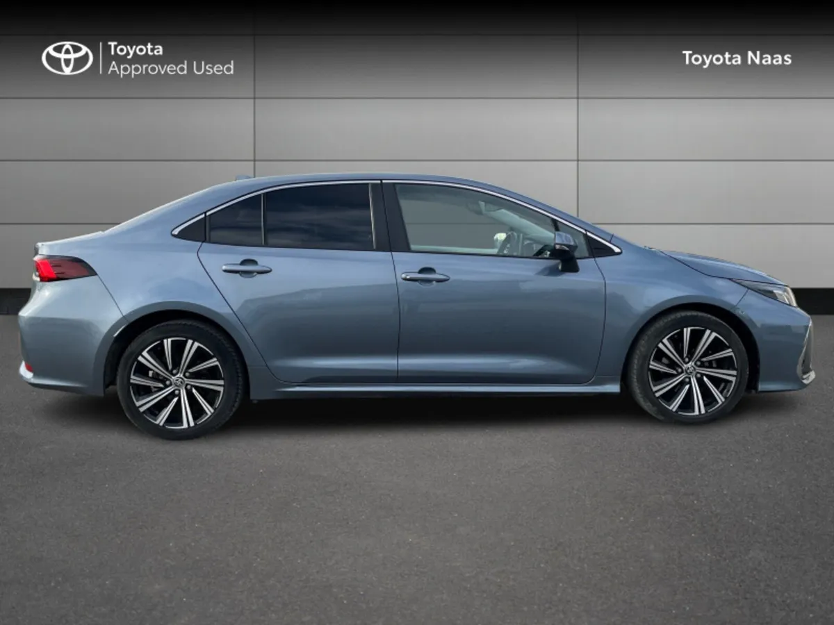 Toyota Corolla COROLLA SALOON SPORT - Image 3