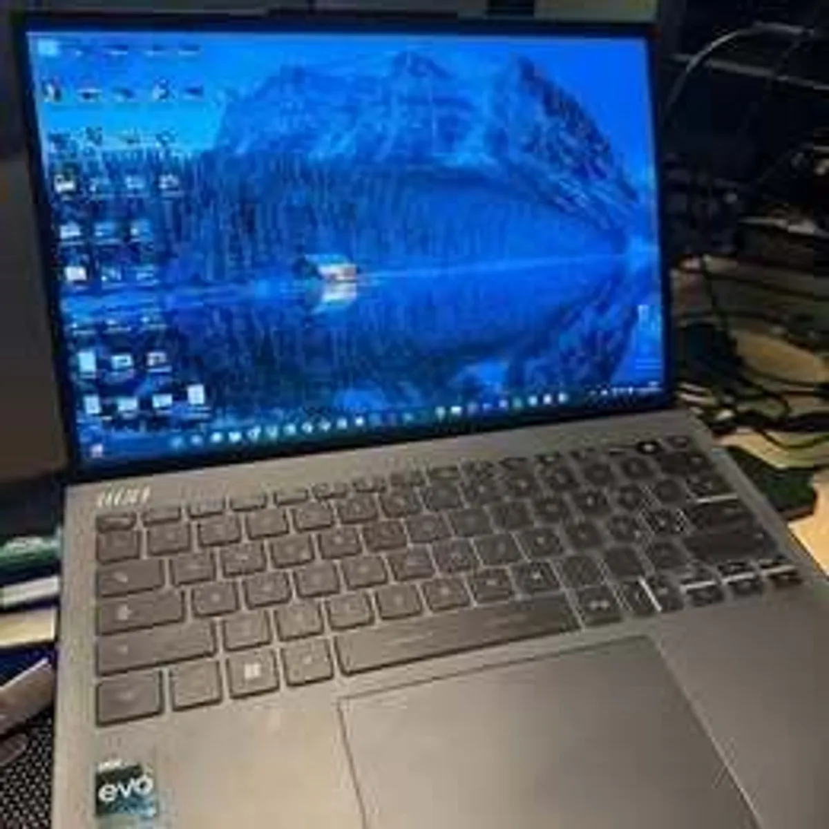 MSI Prestige 13 Evo | i7, 16GB RAM, 1TB SSD | Ultra-light 990g | Like New - Image 1