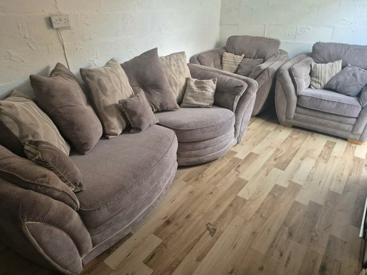 Suite for sale ,Delivery - Image 1