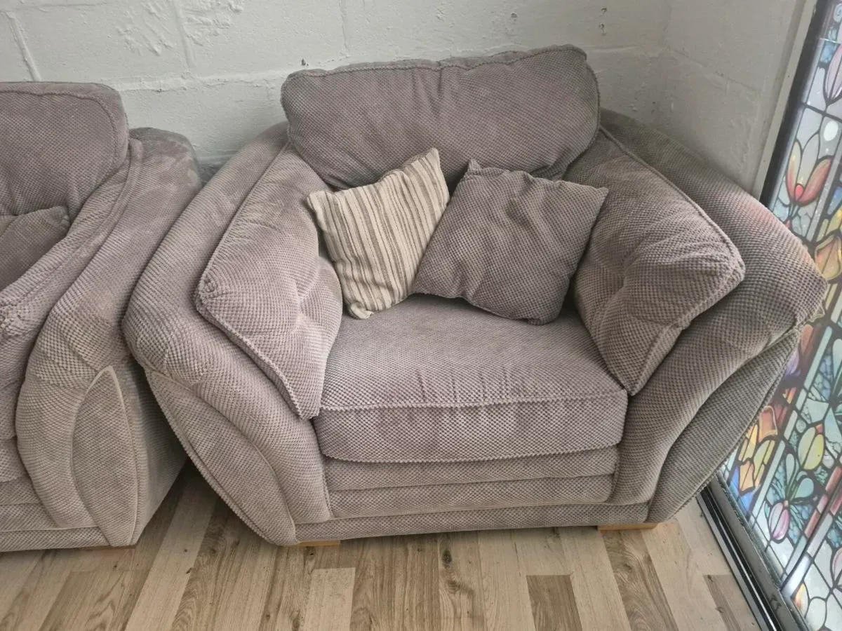 Suite for sale ,Delivery - Image 3