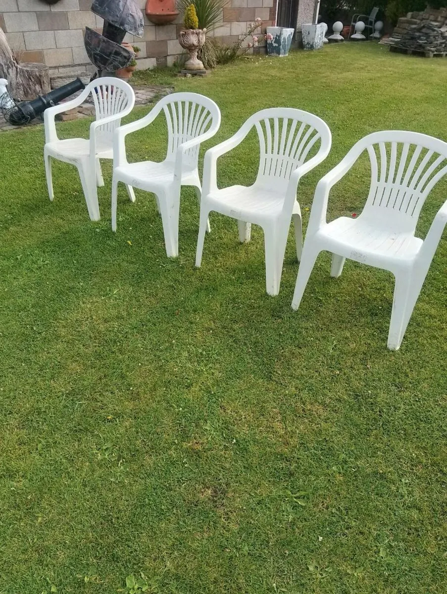 4 garden chairs - Image 1