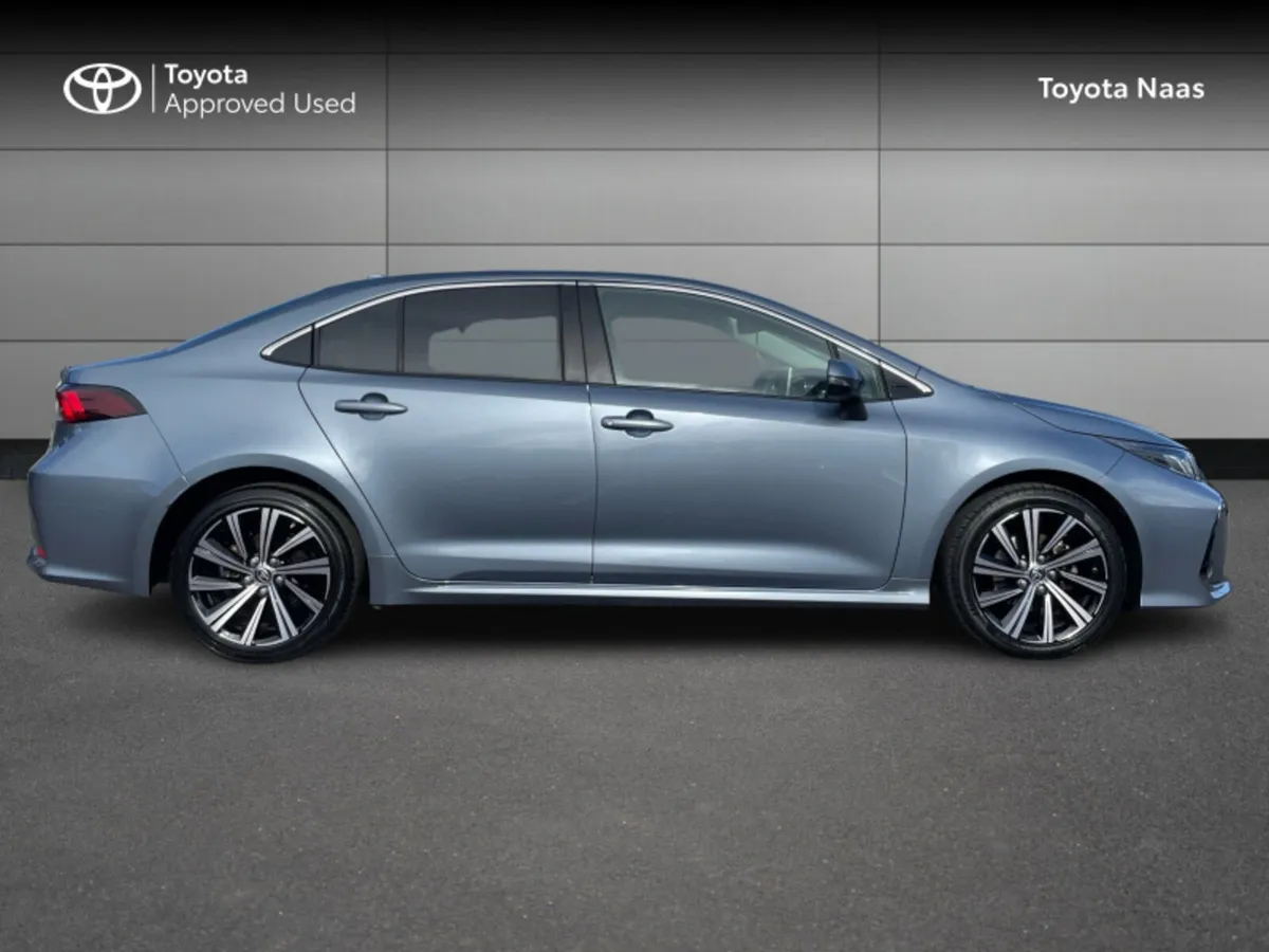 Toyota Corolla HYBRID LUNA SPORT SALOON - Image 3