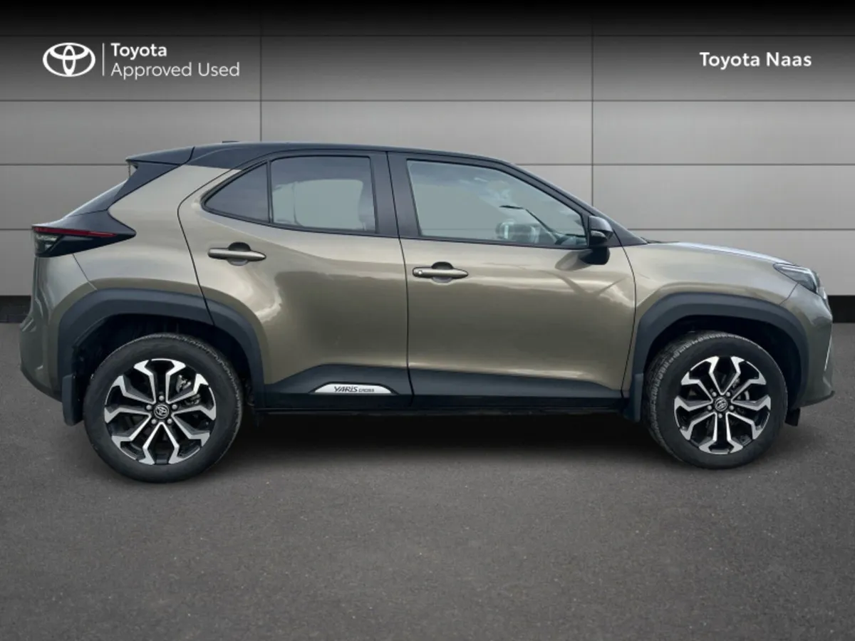 Toyota Yaris Cross YARIS CROSS LUNA SPORT - Image 3