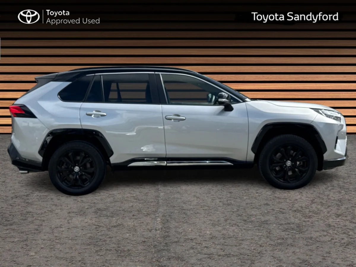 Toyota RAV4 SPORT HYBRID // HEATED LEATHER SEATS / - Image 3