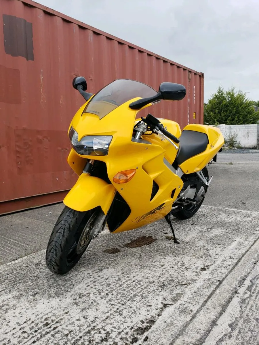 Honda VFR800 Fi - Image 1
