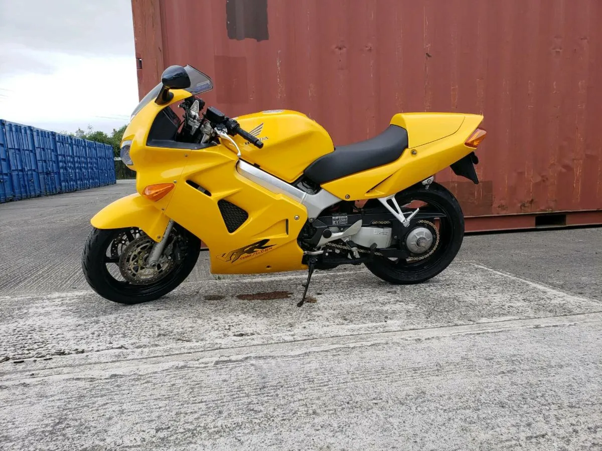Honda VFR800 Fi - Image 2