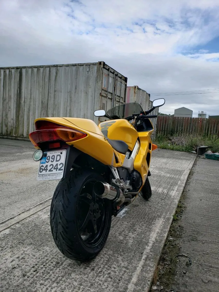 Honda VFR800 Fi - Image 4