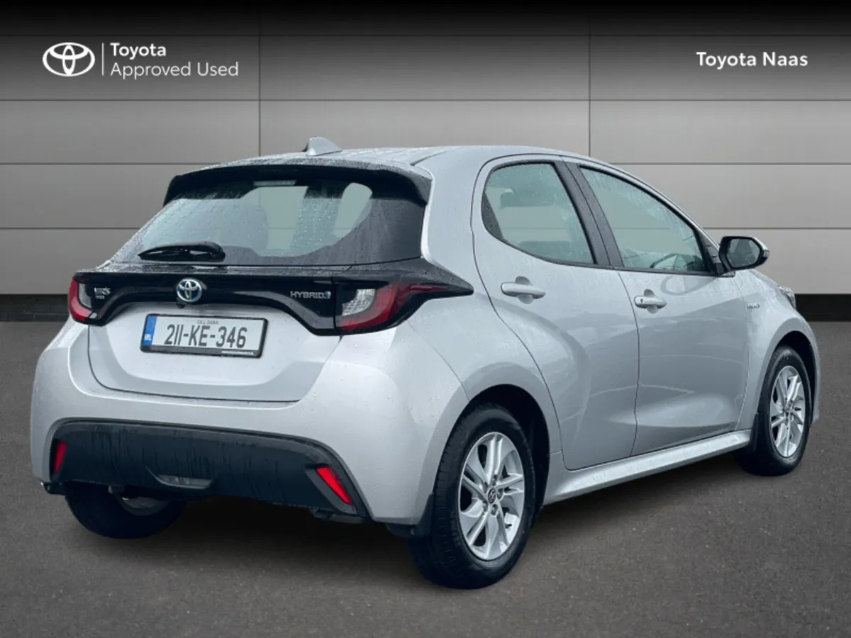 Toyota Yaris HYBRID LUNA - Image 2