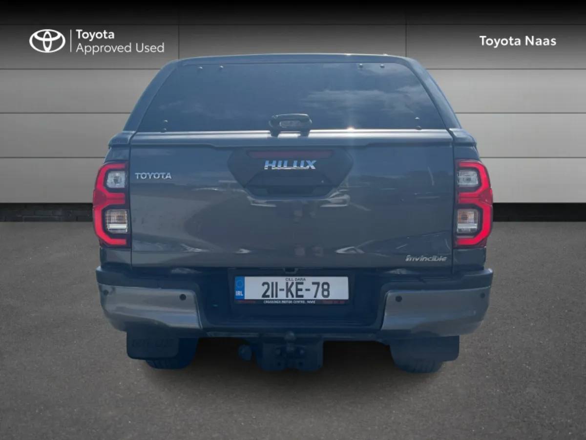 Toyota Hilux 2.8 INVINCIBLE AUTO 4DR A - Image 4