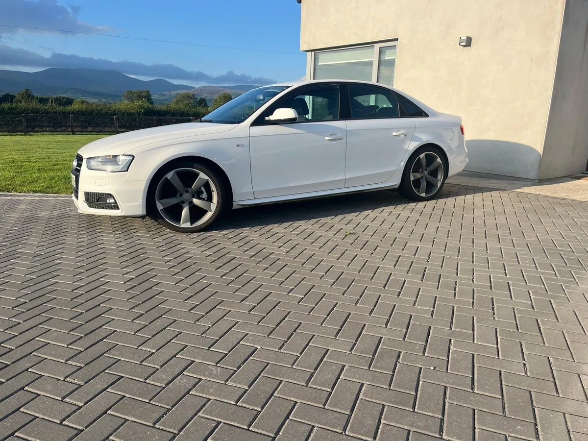 Audi A4 Black Edition - Image 2