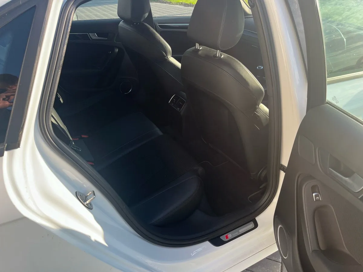 Audi A4 Black Edition - Image 3