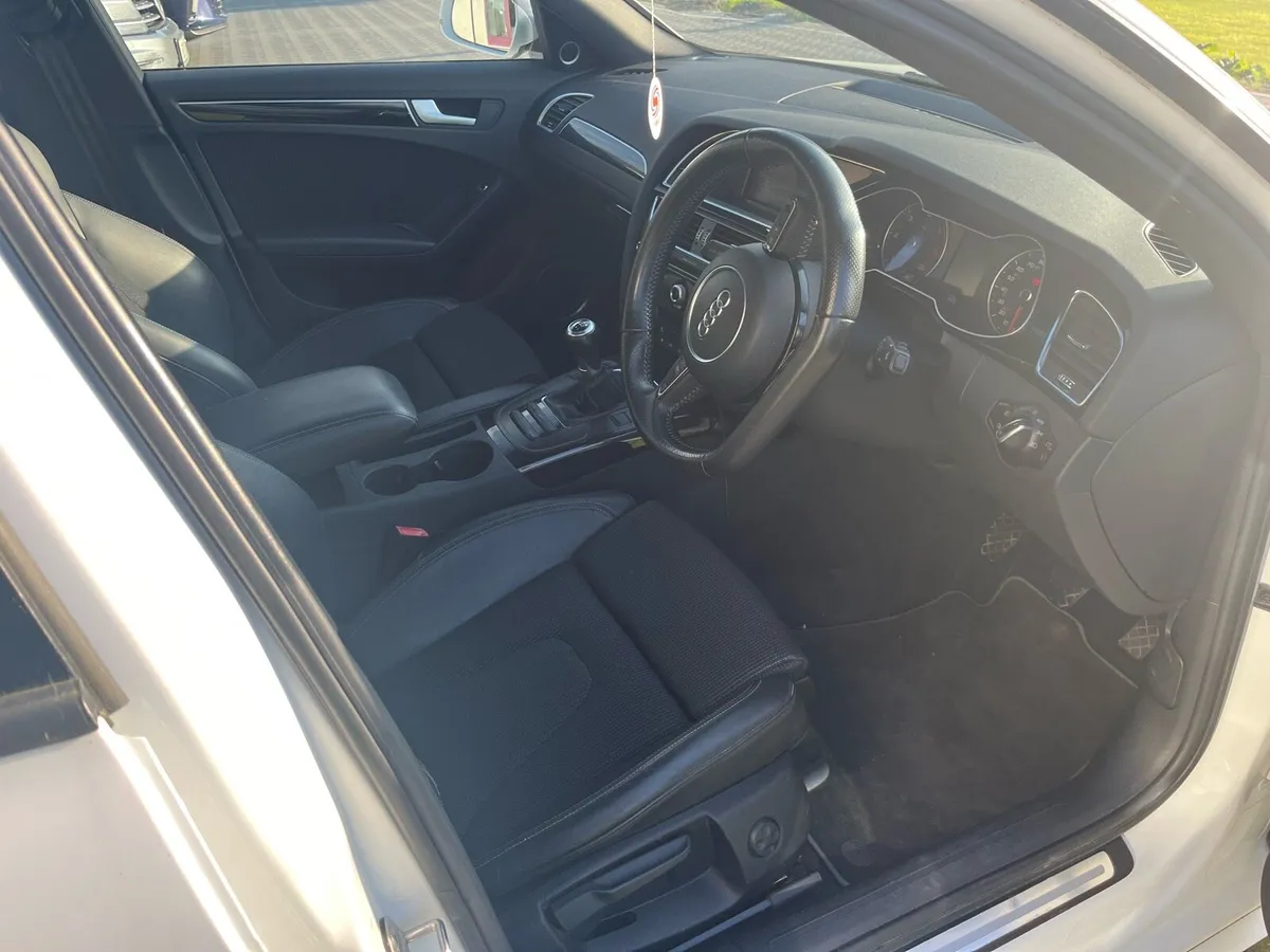 Audi A4 Black Edition - Image 4