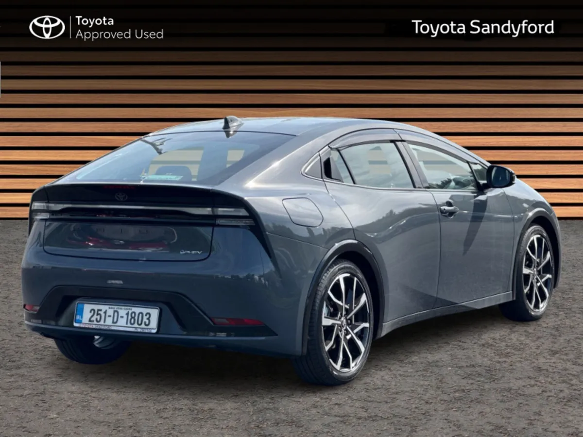 Toyota Prius NEW GENERATION PHEV // FULL LEATHER H - Image 2