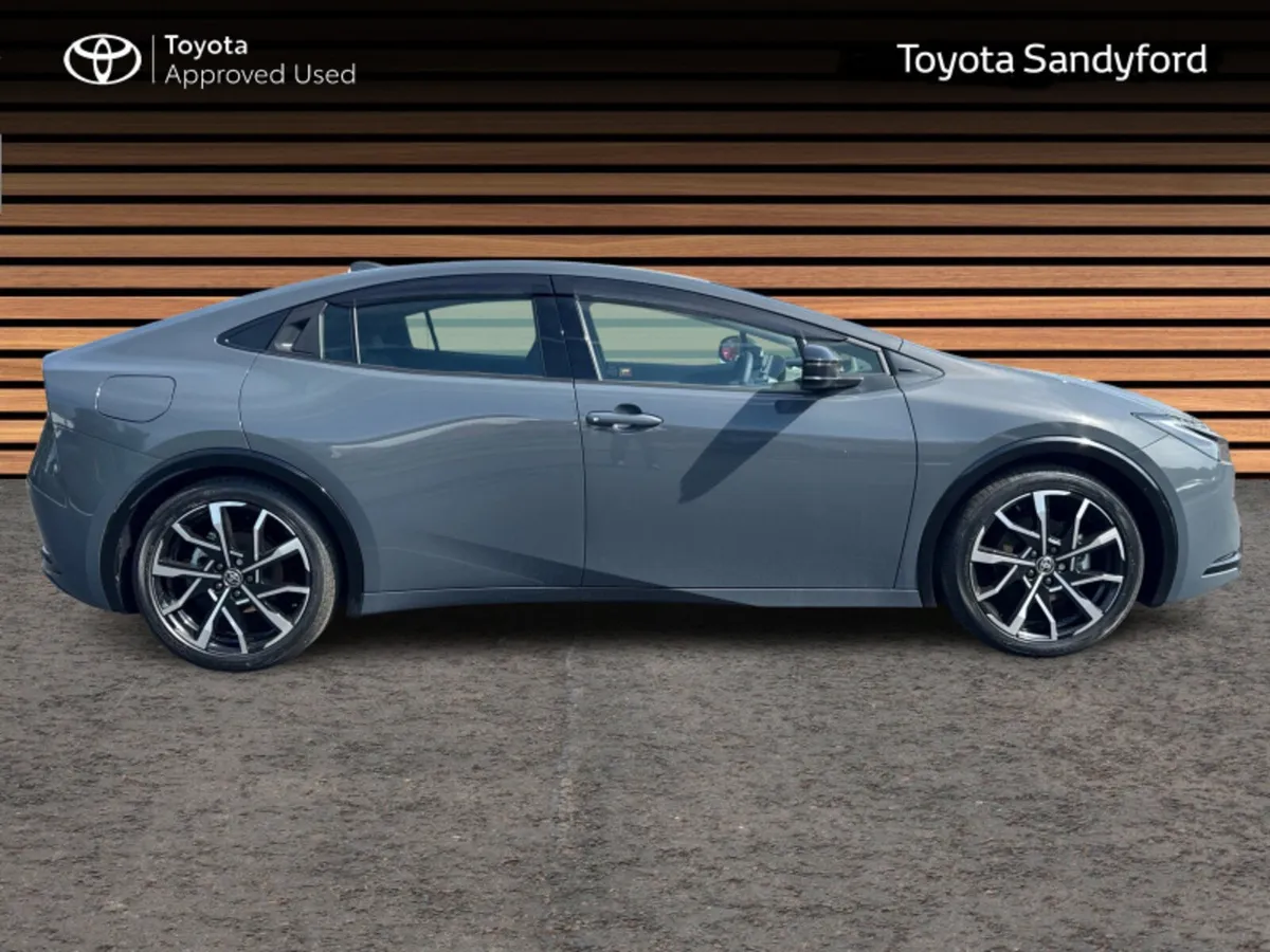 Toyota Prius NEW GENERATION PHEV // FULL LEATHER H - Image 3