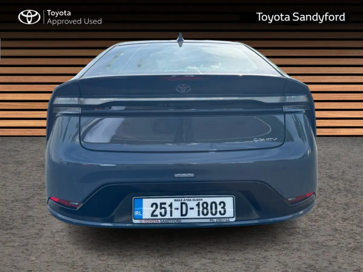Toyota Prius NEW GENERATION PHEV // FULL LEATHER H - Image 4