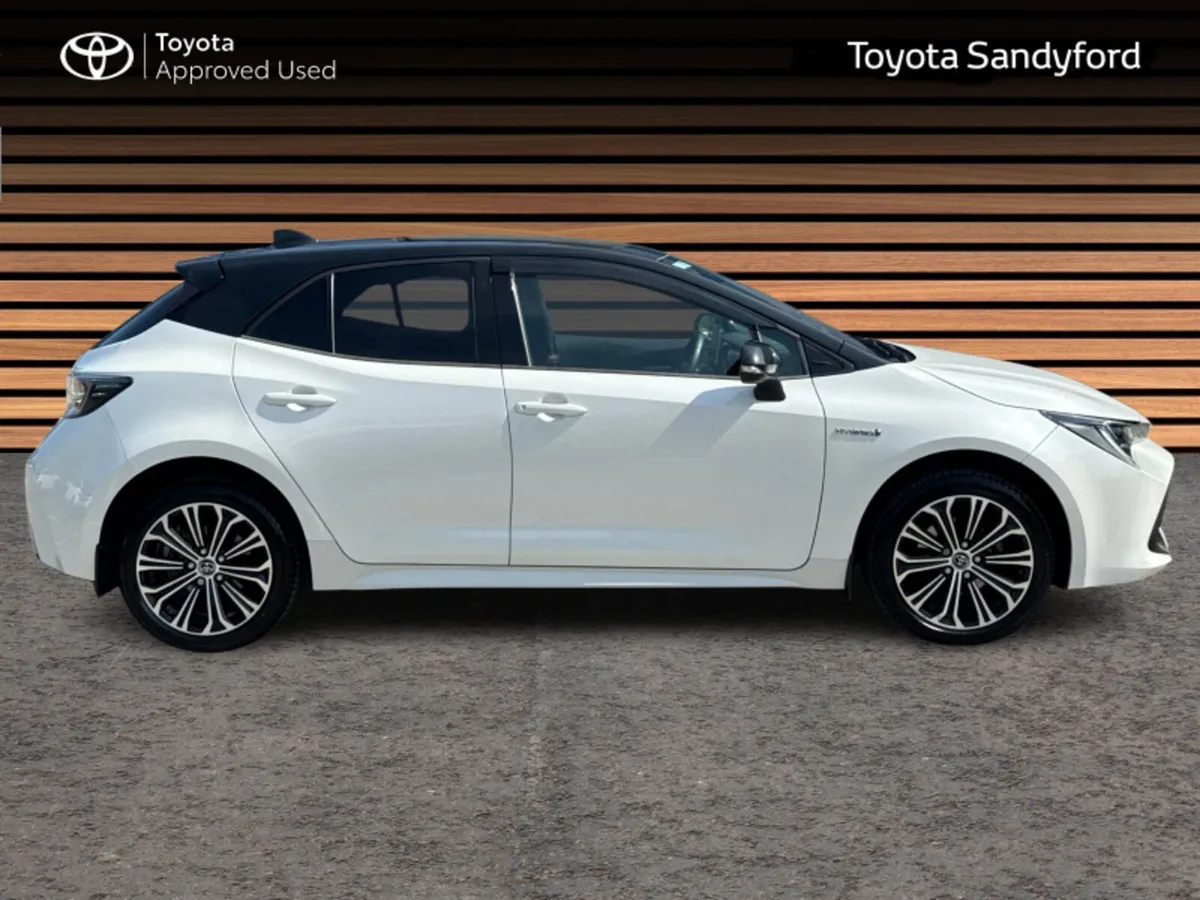 Toyota Corolla LUNA SPORT HATCHBACK // AIR CON // - Image 3