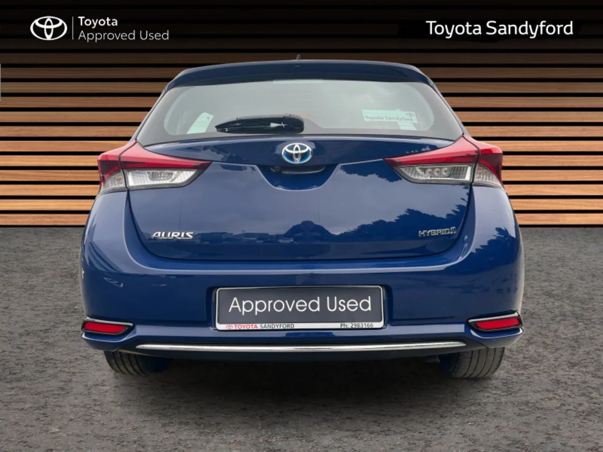 Toyota Auris HYBRID ICON TECH // REAR CAMERA // BL - Image 4