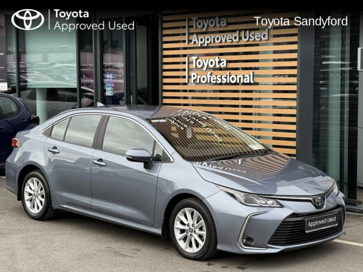 Toyota Corolla HYBRID LUNA AUTO SALOON // TOYOTA S - Image 1