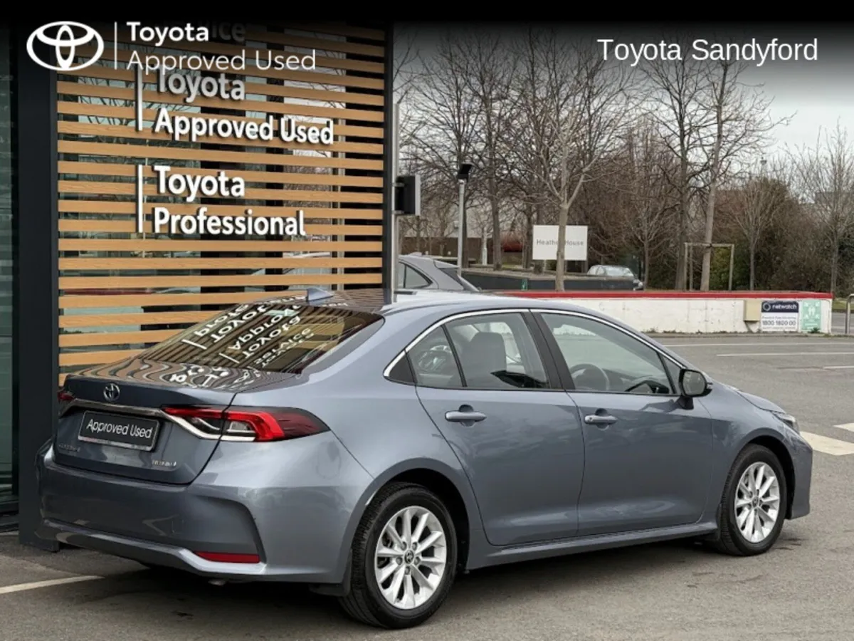 Toyota Corolla HYBRID LUNA AUTO SALOON // TOYOTA S - Image 2