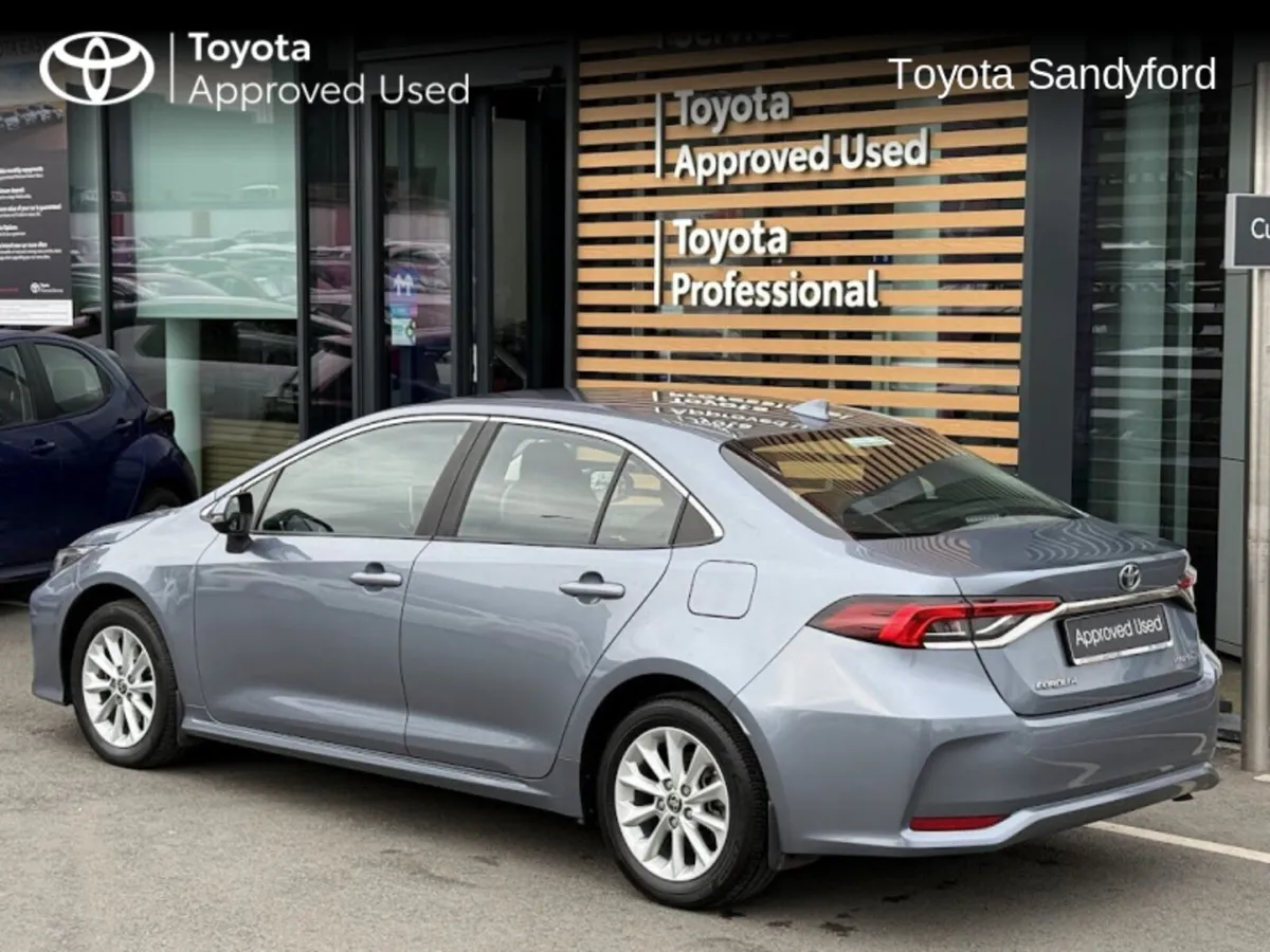 Toyota Corolla HYBRID LUNA AUTO SALOON // TOYOTA S - Image 3
