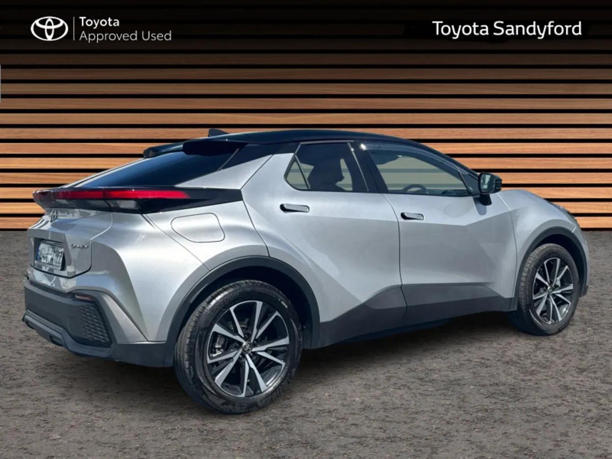 Toyota C-HR 2.0 PHEV HYBRID SPORT + // PANORAMIC R - Image 2