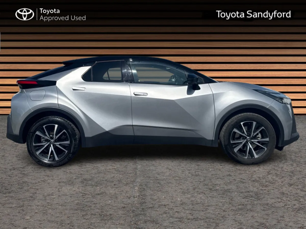 Toyota C-HR 2.0 PHEV HYBRID SPORT + // PANORAMIC R - Image 3