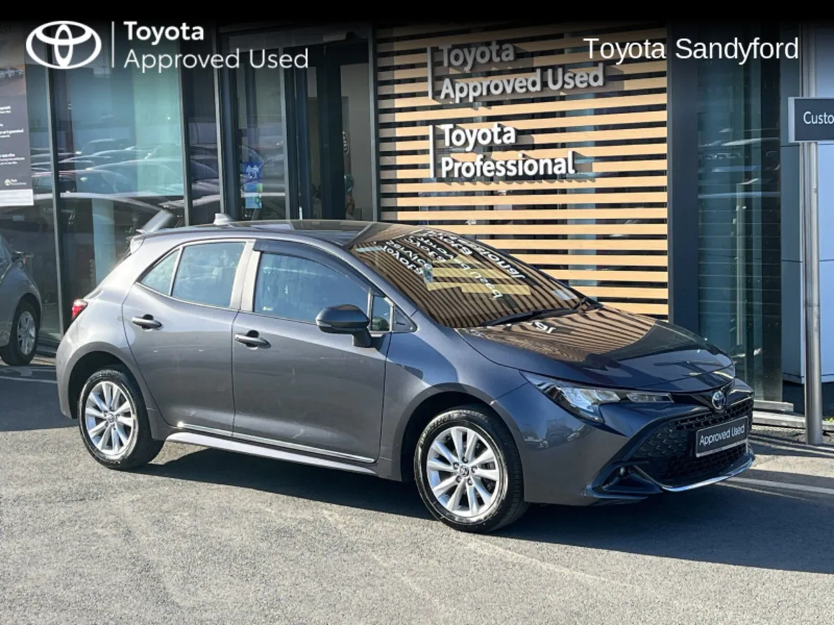 Toyota Corolla 242 with REAR CAMERA // TOYOTA SAFE - Image 1