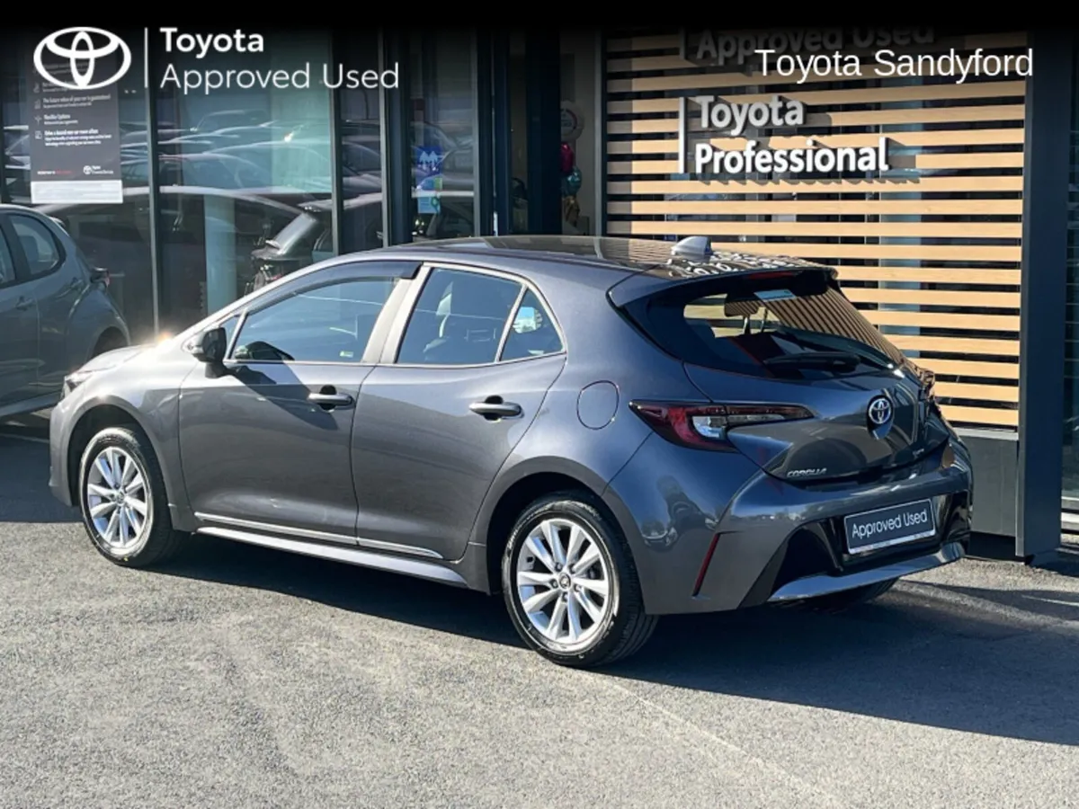 Toyota Corolla 242 with REAR CAMERA // TOYOTA SAFE - Image 3