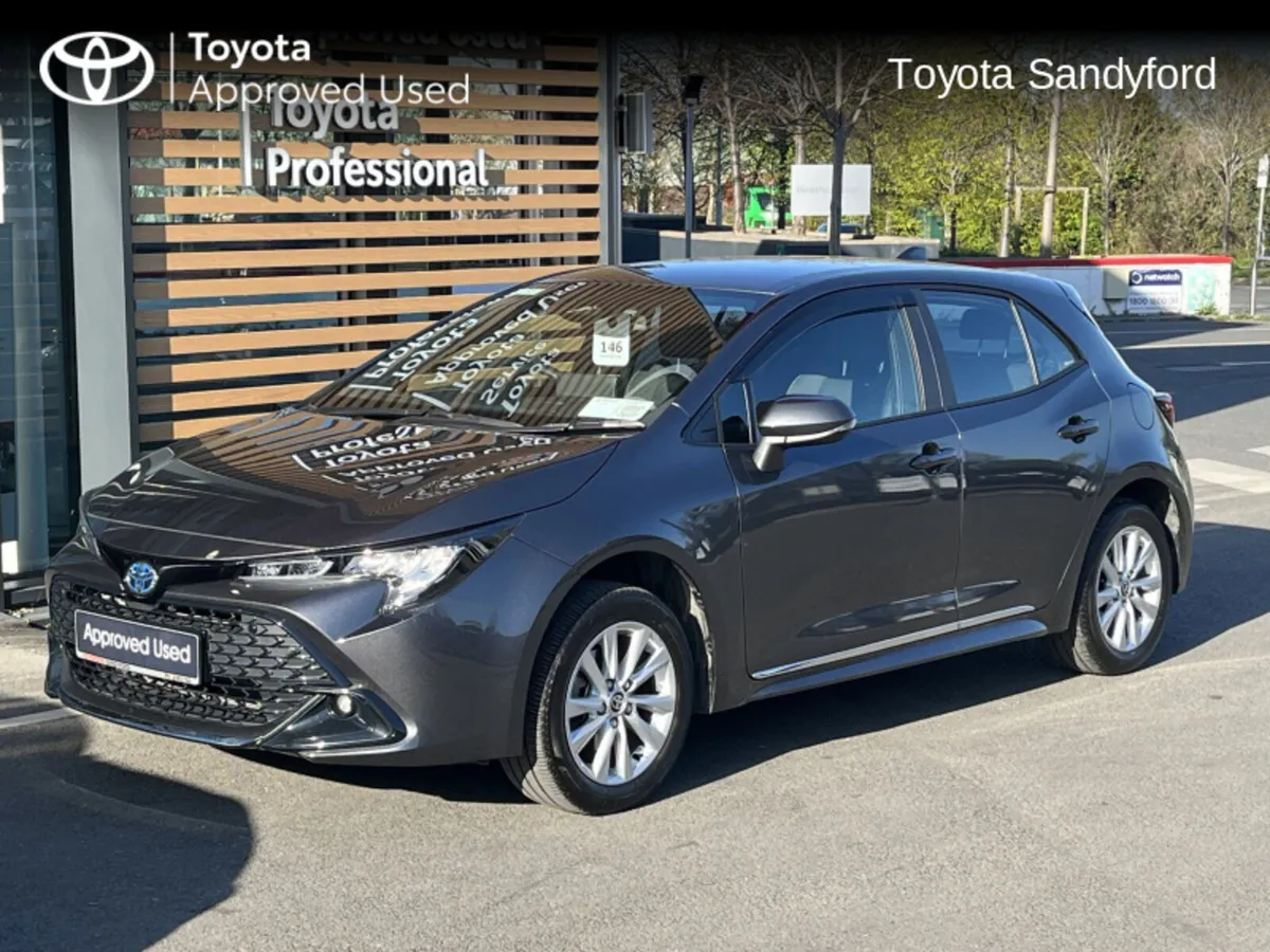 Toyota Corolla 242 with REAR CAMERA // TOYOTA SAFE - Image 4