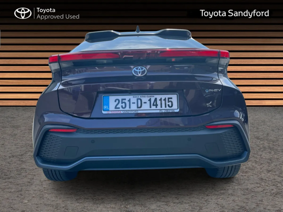 Toyota C-HR 2.0 PHEV HYBRID SPORT + // PANORAMIC R - Image 4