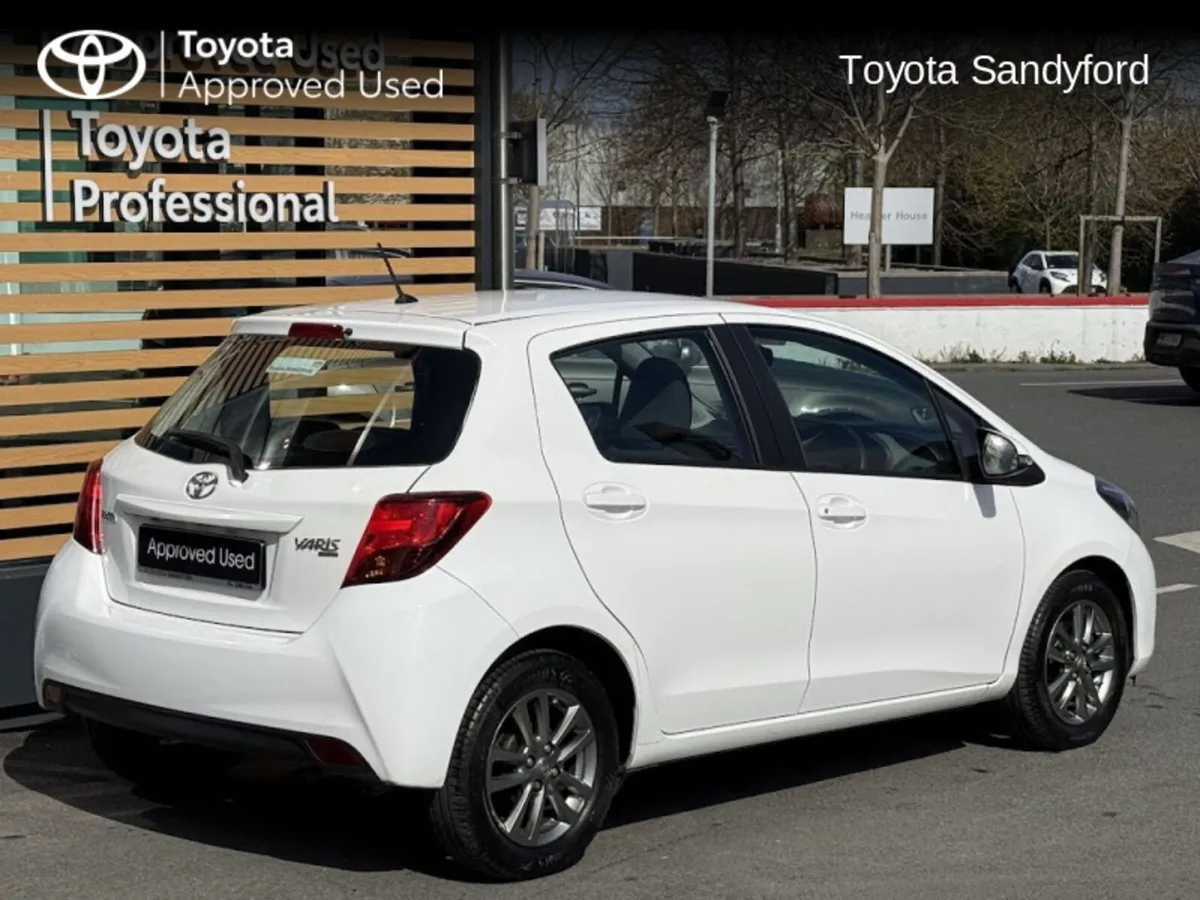 Toyota Yaris 1.0 5DR LUNA // REAR CAMERA // BLUETO - Image 2