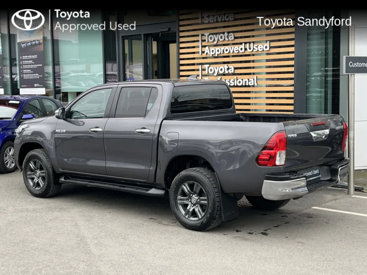 Toyota Hilux 2.8 SR5 DOUBLE CAB AUTOMATIC // AIR C - Image 3