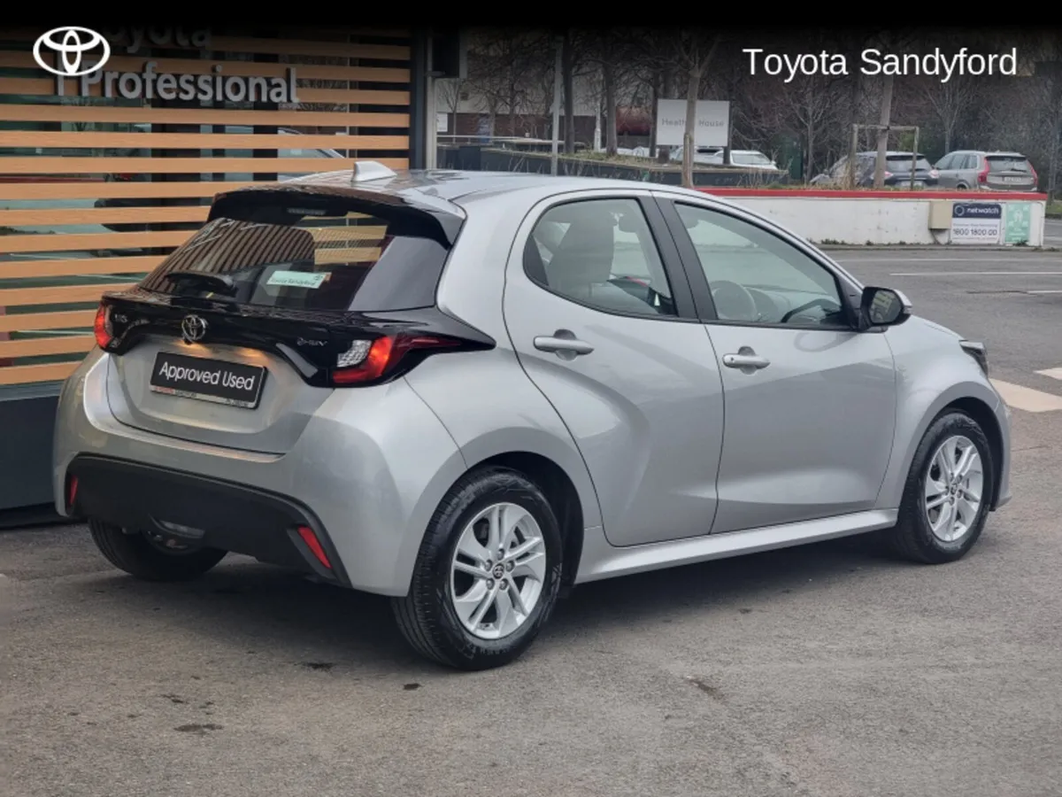 Toyota Yaris HYBRID LUNA // REAR CAMERA // TOYOTA - Image 2