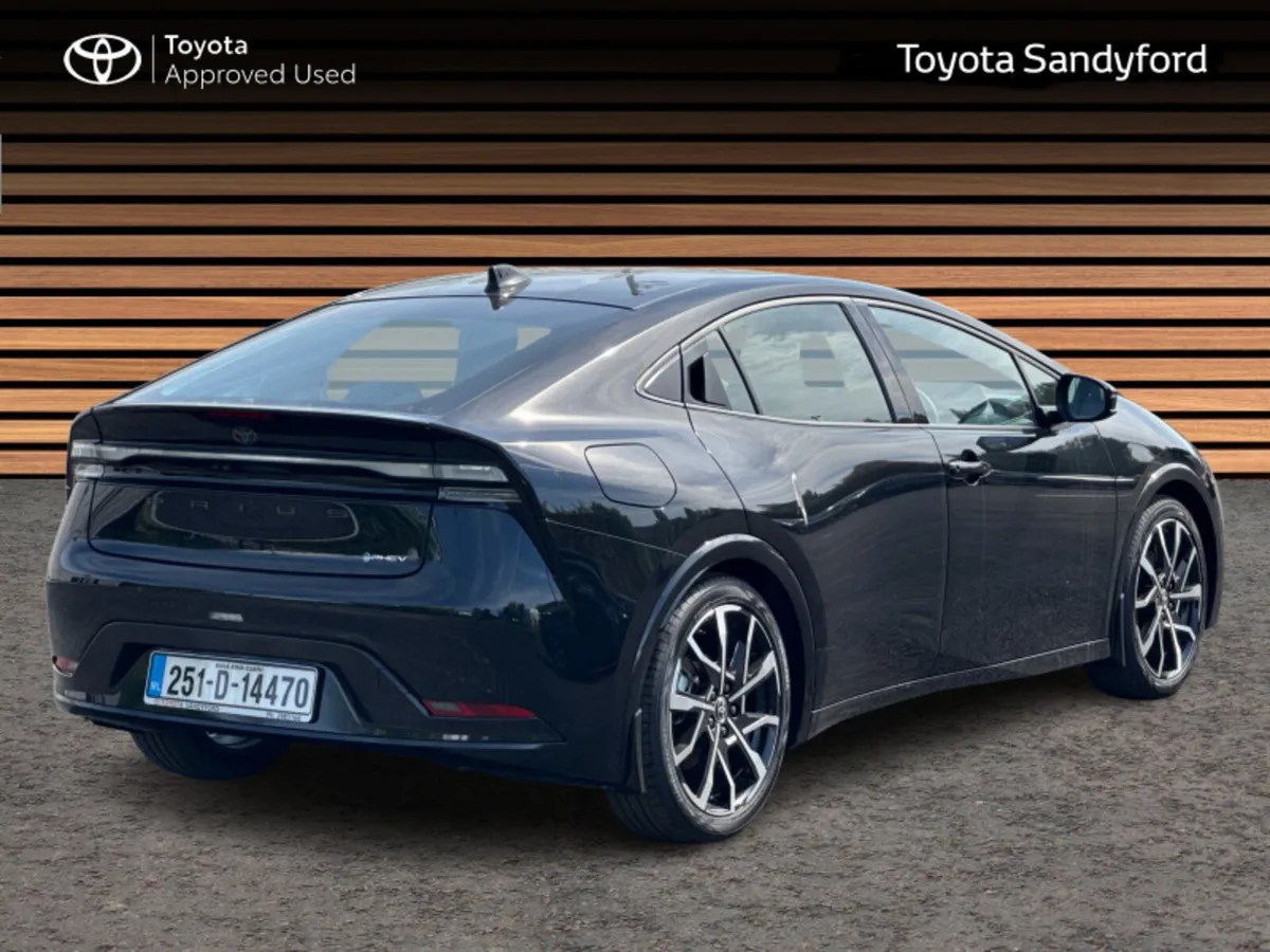 Toyota Prius NEW GENERATION PHEV // FULL LEATHER H - Image 2