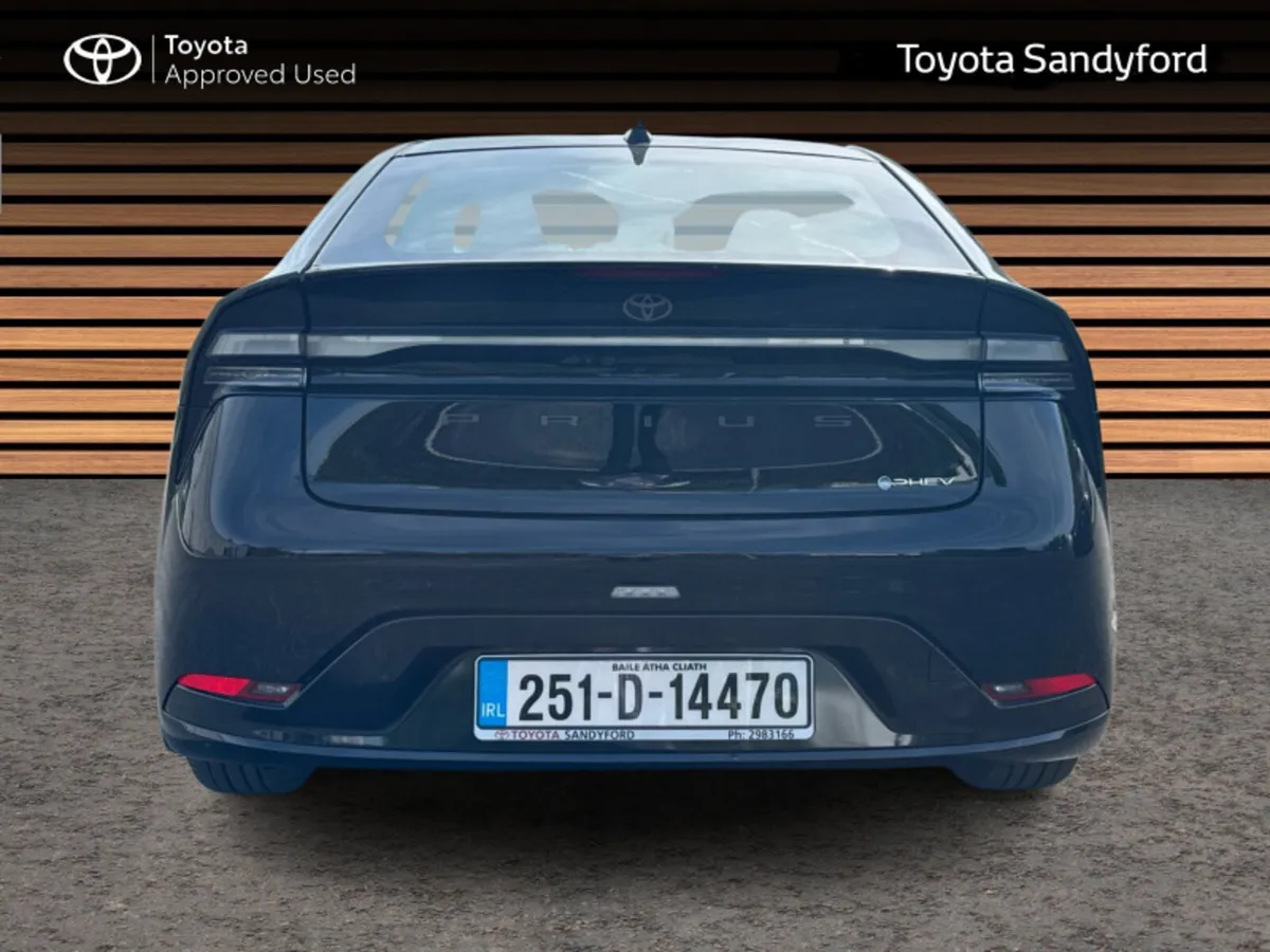 Toyota Prius NEW GENERATION PHEV // FULL LEATHER H - Image 4