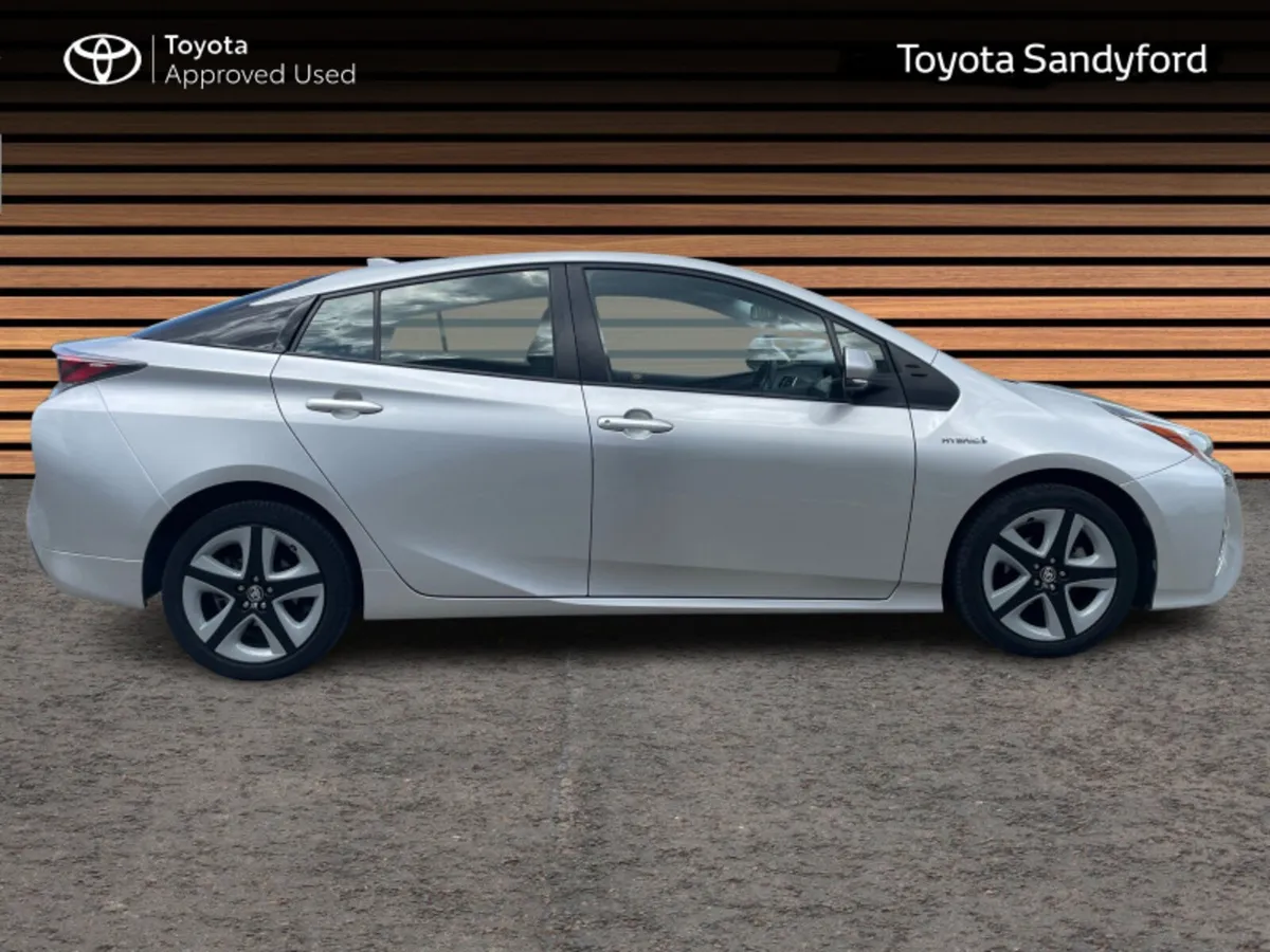 Toyota Prius HYBRID LUXURY AUTO // SAT-NAV // HEAT - Image 3