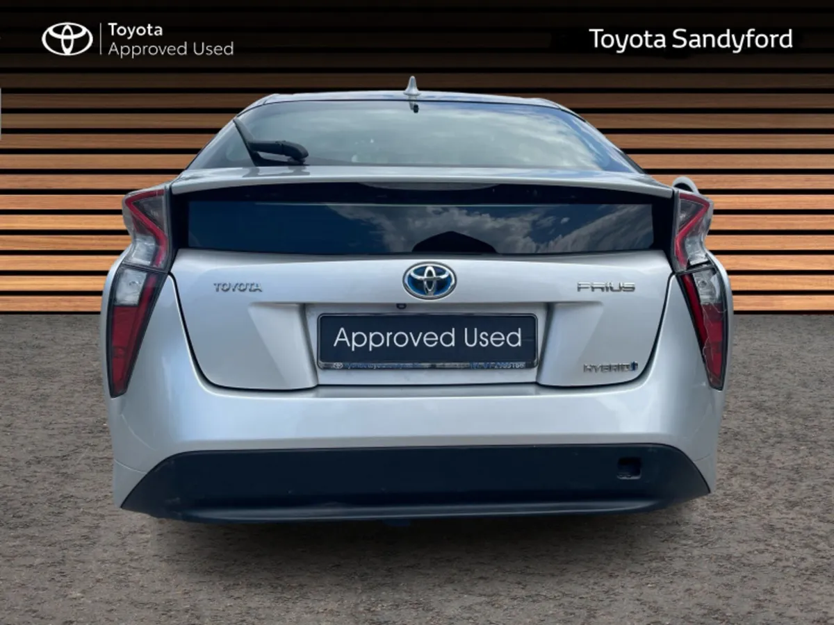 Toyota Prius HYBRID LUXURY AUTO // SAT-NAV // HEAT - Image 4