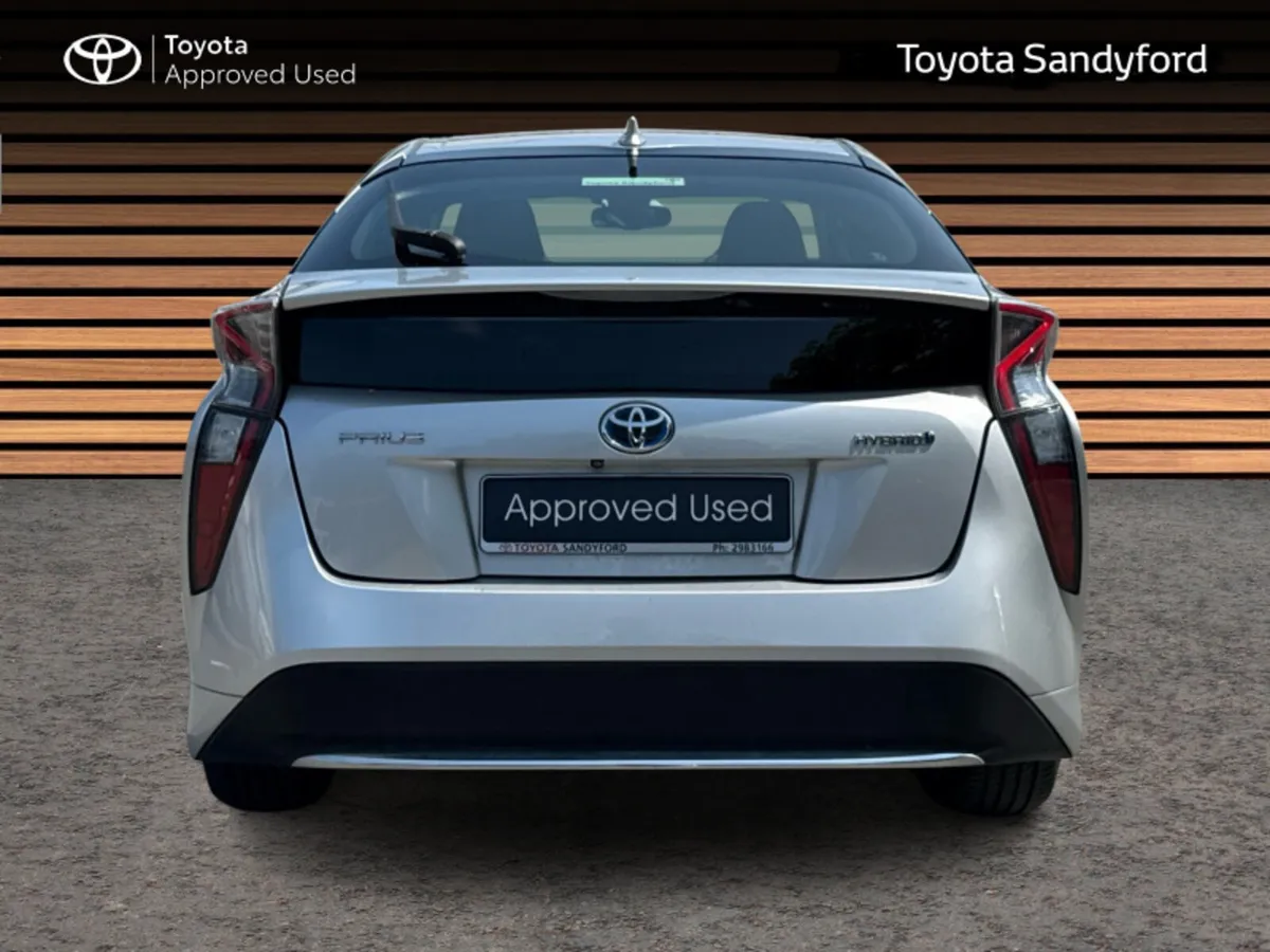 Toyota Prius HYBRID LUXURY AUTO // SAT-NAV // HEAT - Image 4