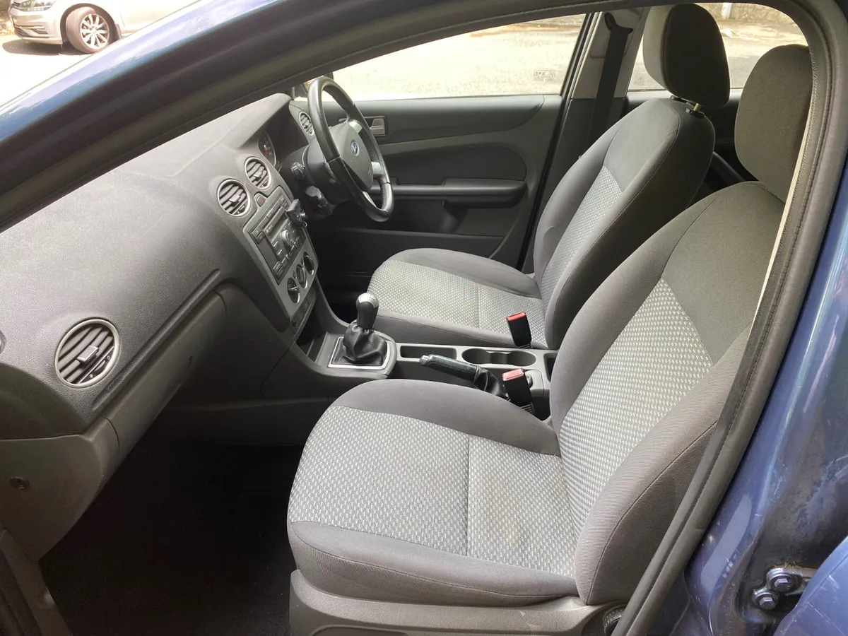 Ford Focus 1.4LX - 133,000 kms - Image 4