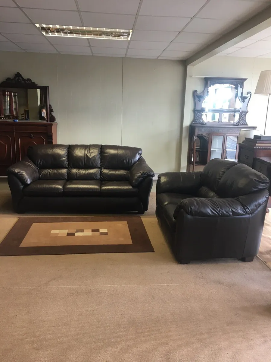 Leather 3+2 - Image 1