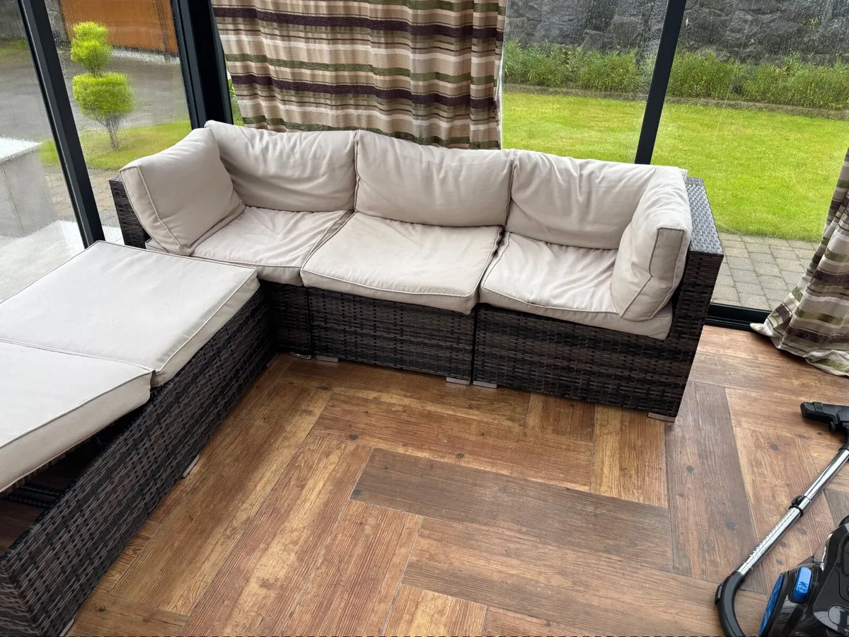 Outdoor furniture - Image 1