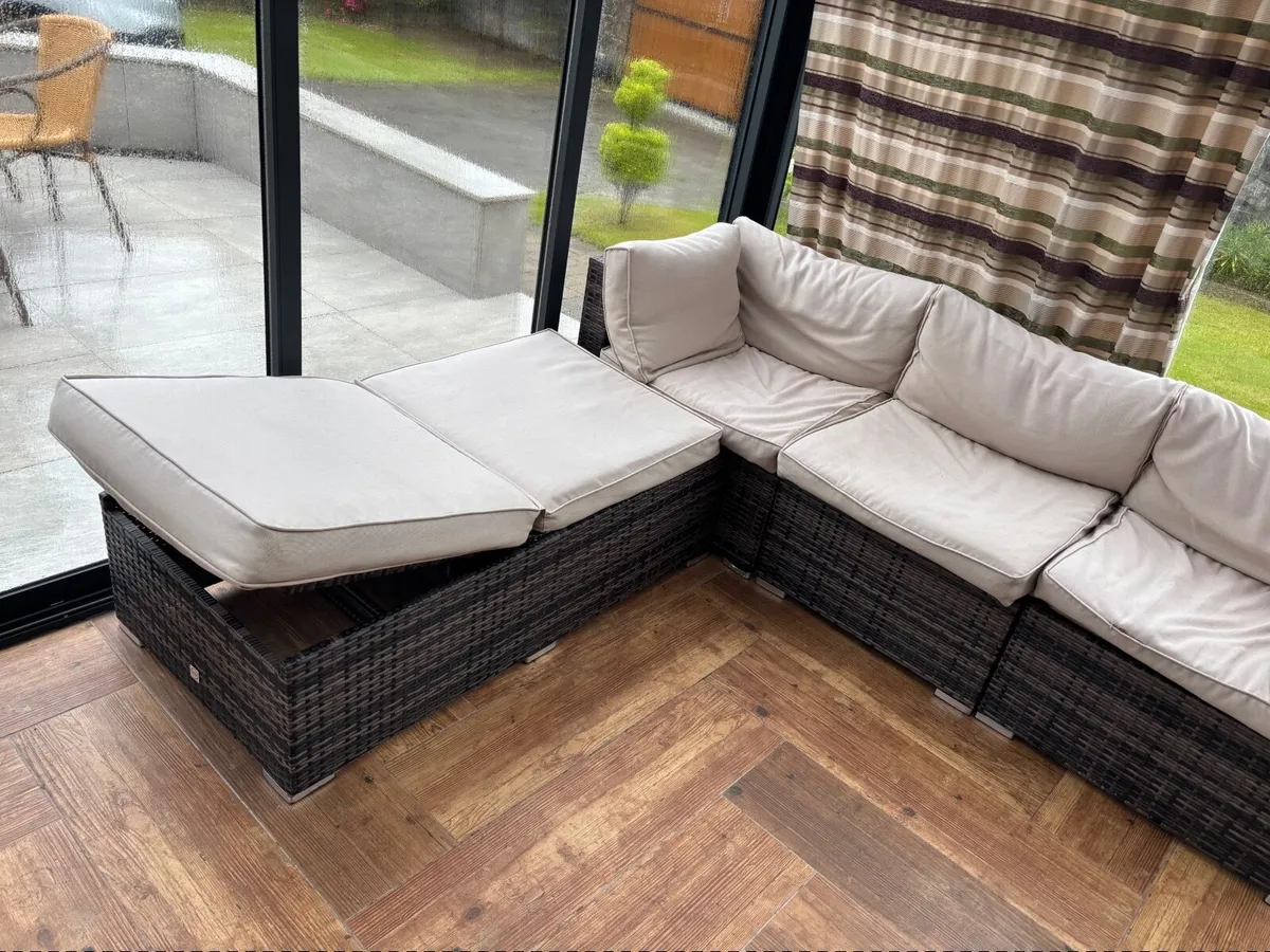 Outdoor furniture - Image 2