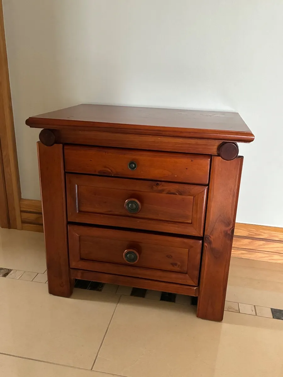 Two bedside lockers - Image 2