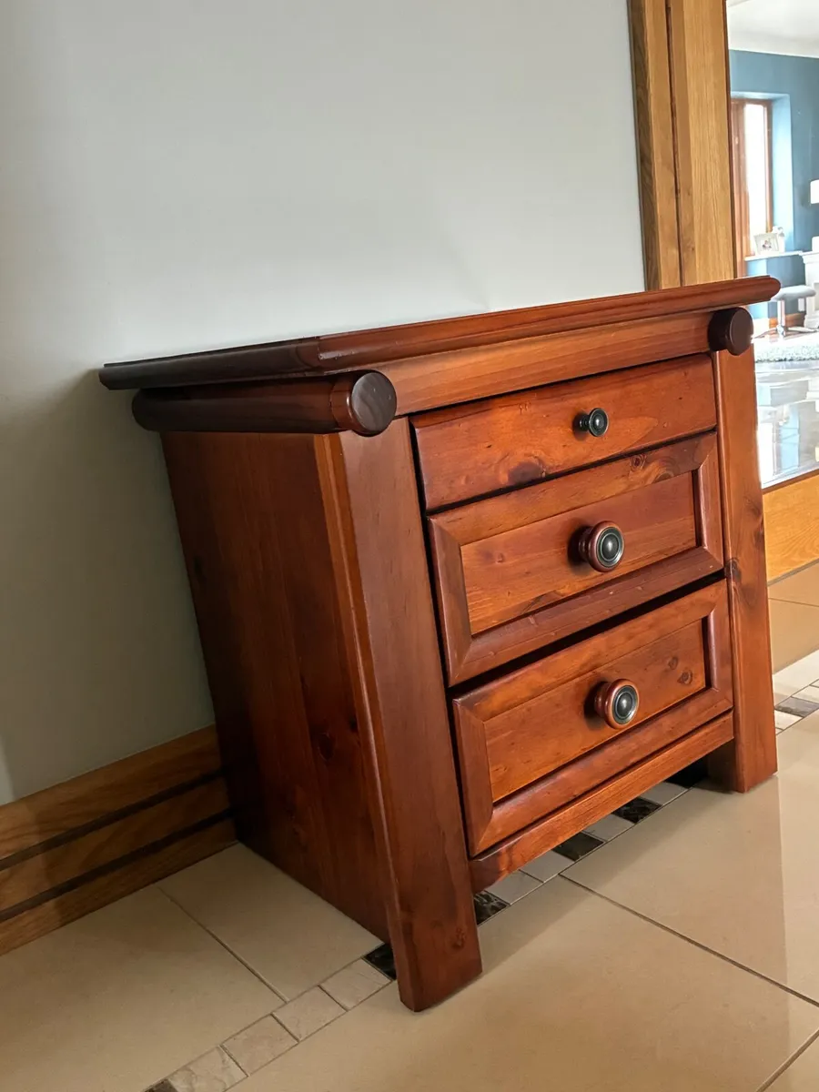 Two bedside lockers - Image 3