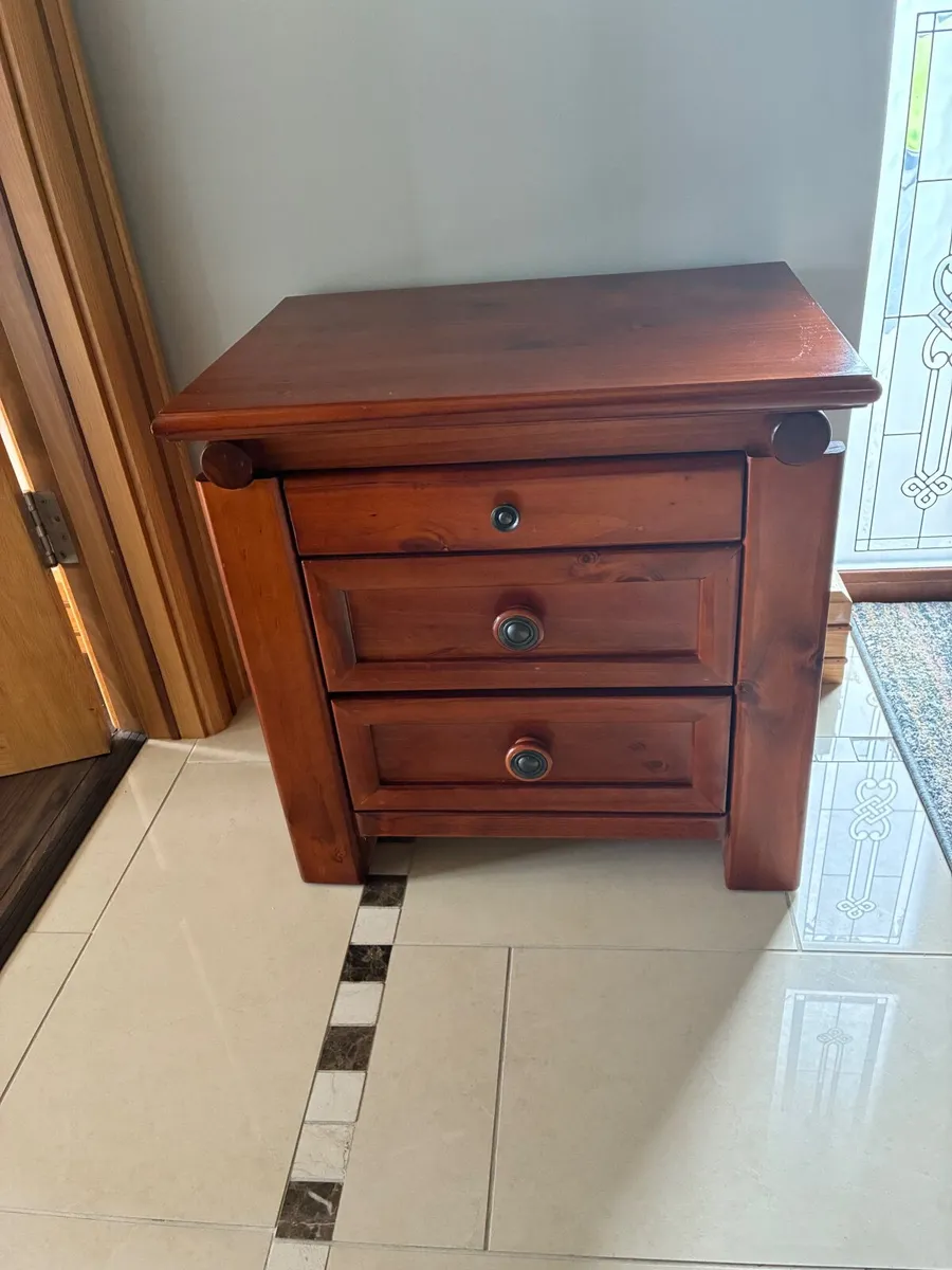 Two bedside lockers - Image 1