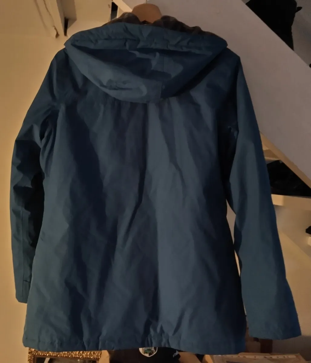 Hooded jacket with pockets - Image 3