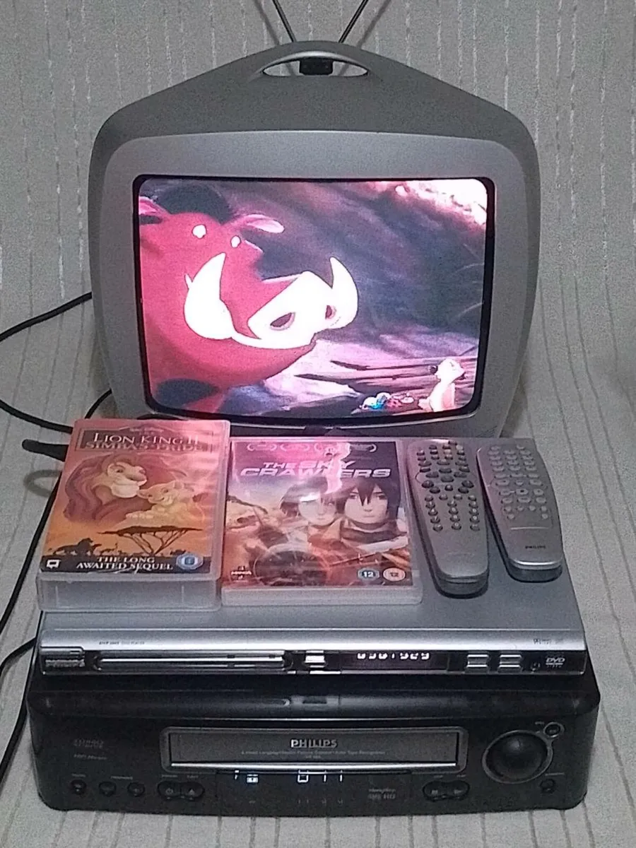 Philips CRT TV, VCR, and DVD retro bundle - Image 1