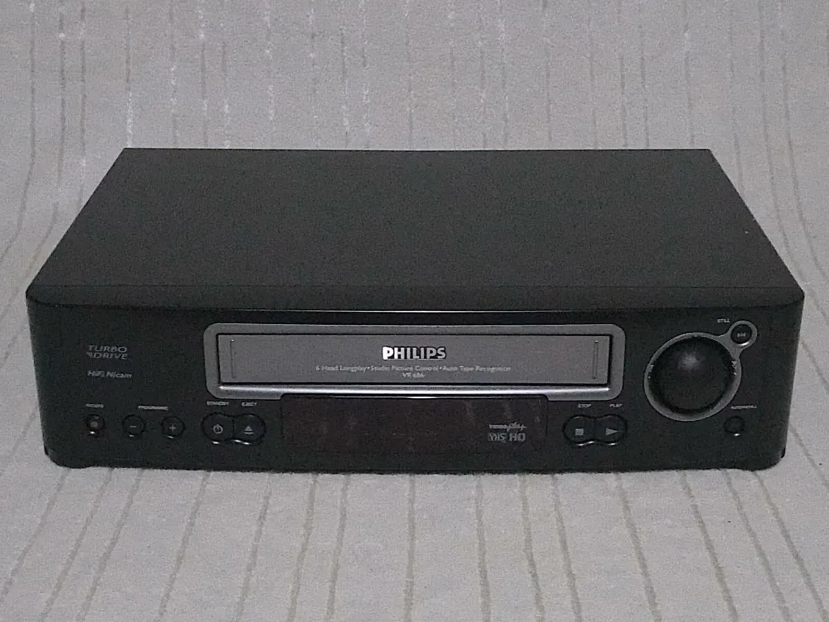 Philips CRT TV, VCR, and DVD retro bundle - Image 4