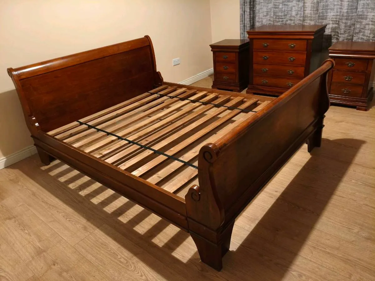 Double Bed ,Chests of drawers,lockers - Image 2